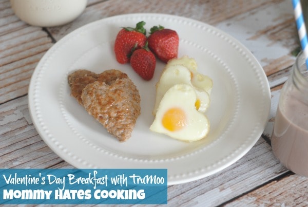 {Heart Shaped Sausage & Eggs} Breakfast with TruMoo