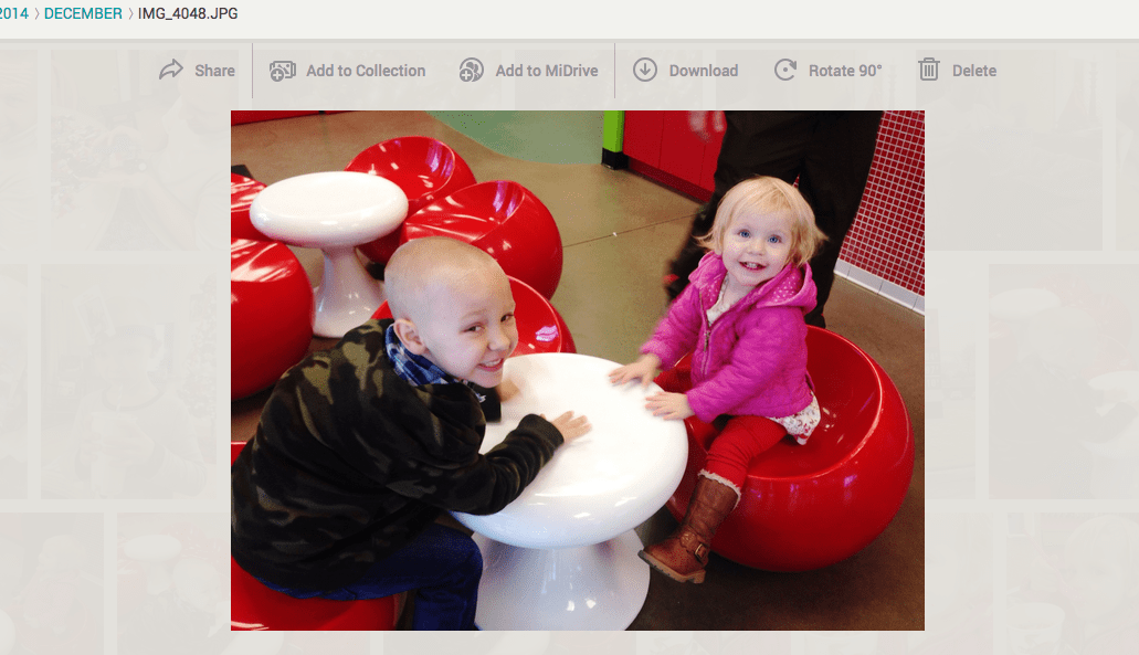 {Giveaway} Sharing Vacation Memories with MiMedia