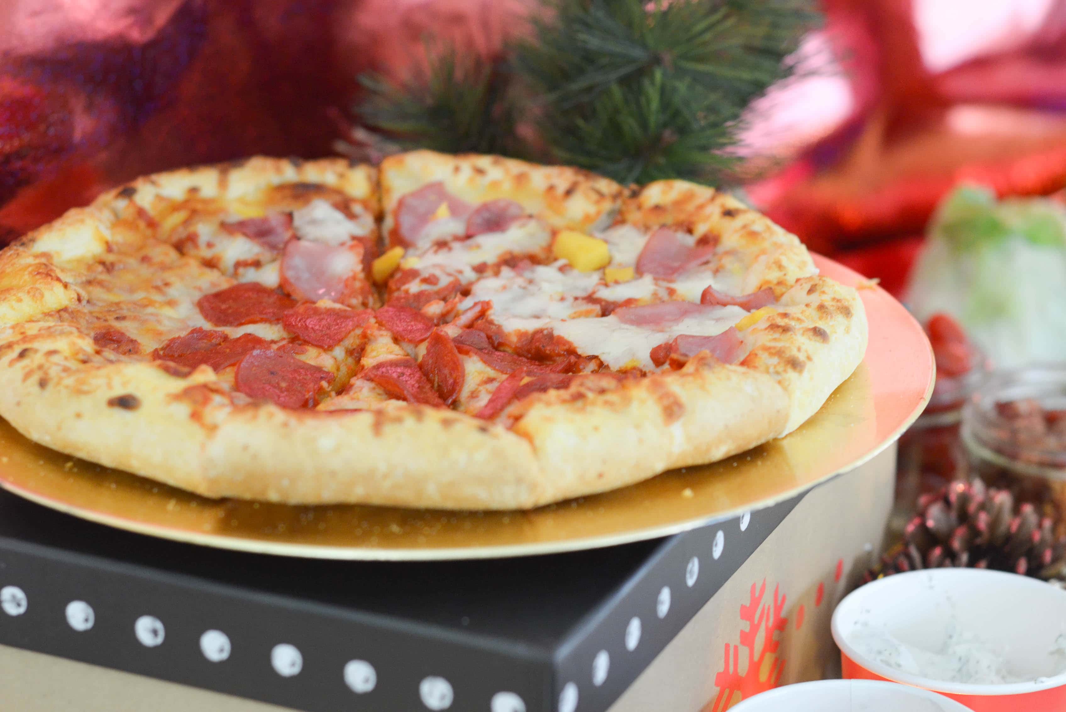 The Perfect Holiday Pizza Party