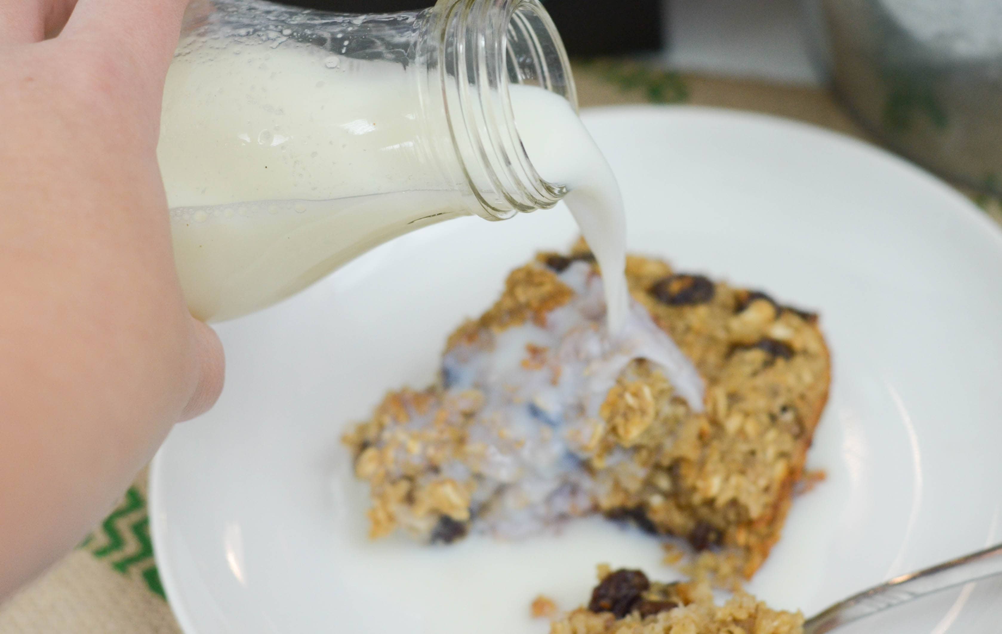 White Chocolate Raisin Overnight Oatmeal