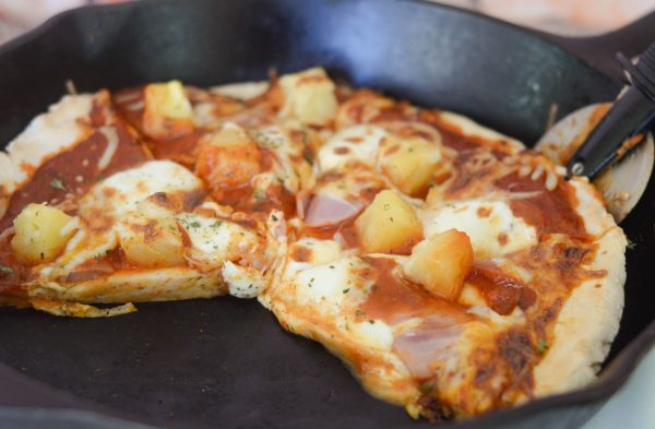 Deep Dish Hawaiian Pizza #RaguTailgating #ad
