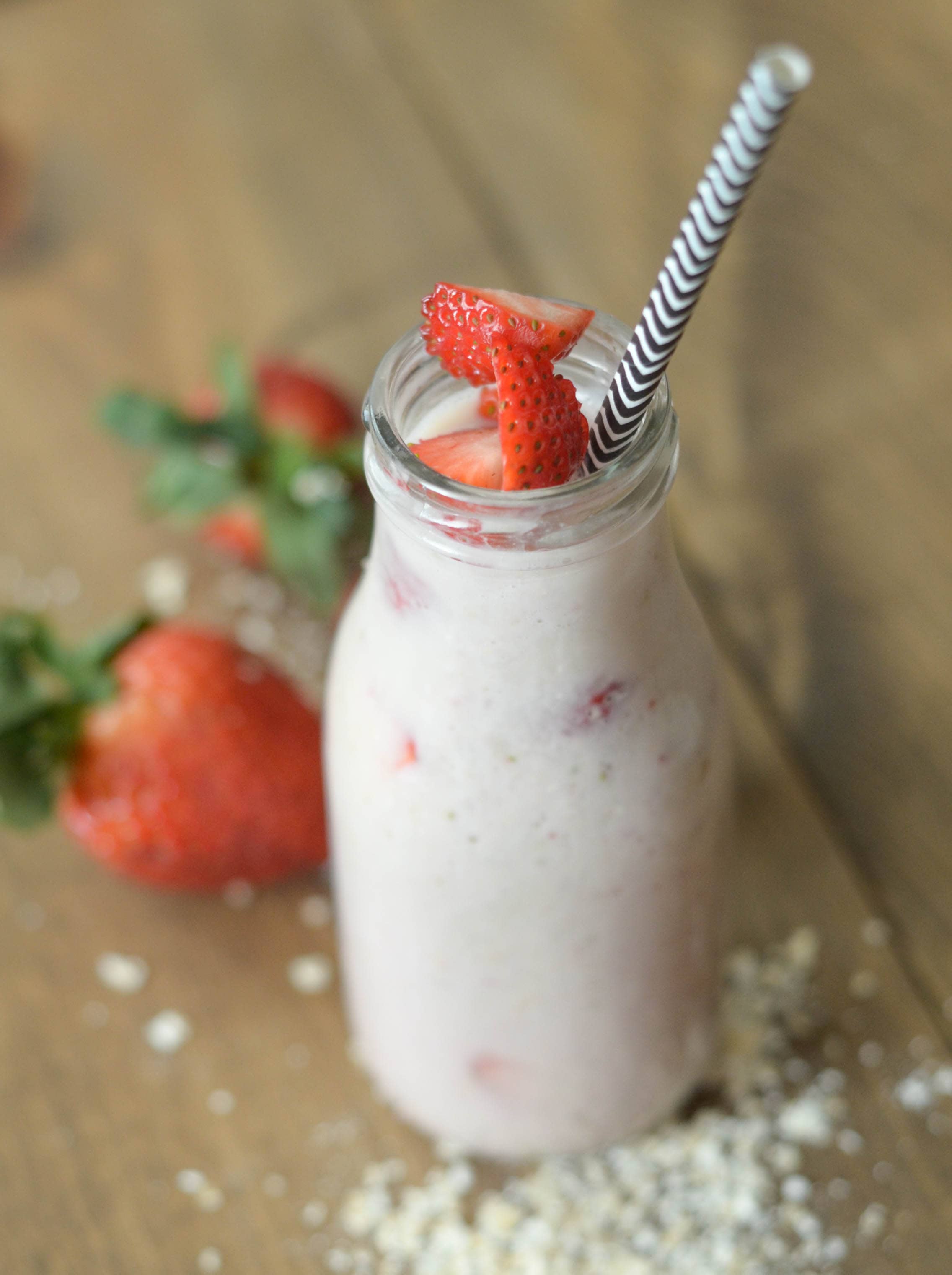Easy Strawberry Oatmeal Smoothie
