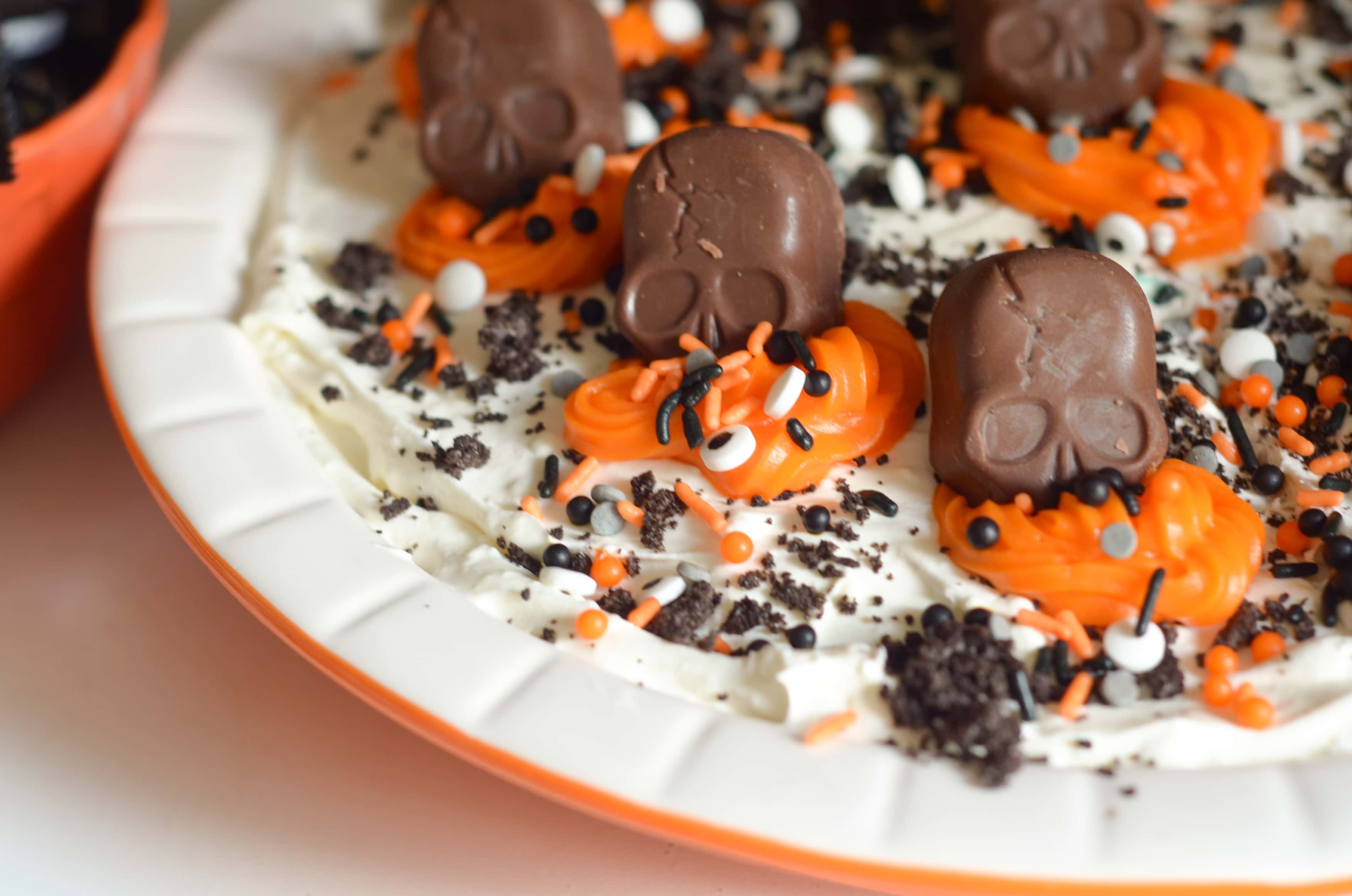 Skeleton Graveyard No-Bake Pie