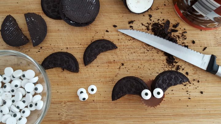 Image for No Bake Halloween Treats: Chocolate Peanut Butter Bat Bites